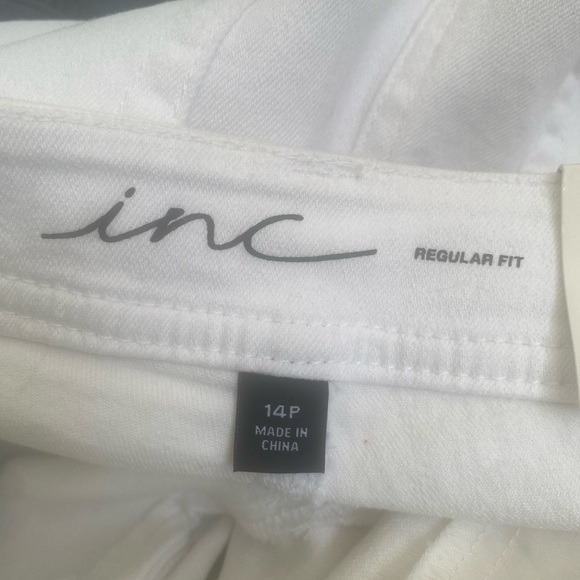 I.n.c. INTERNATIONAL CONCEPTS
NWT 14P Women's High Rise Denim
Bermuda Shorts - Picture 15 of 16